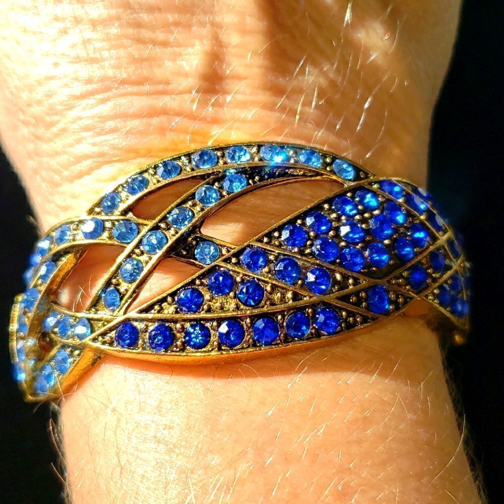 VNTG Goldtone Two-toned Blue Rhinestone Bracelet